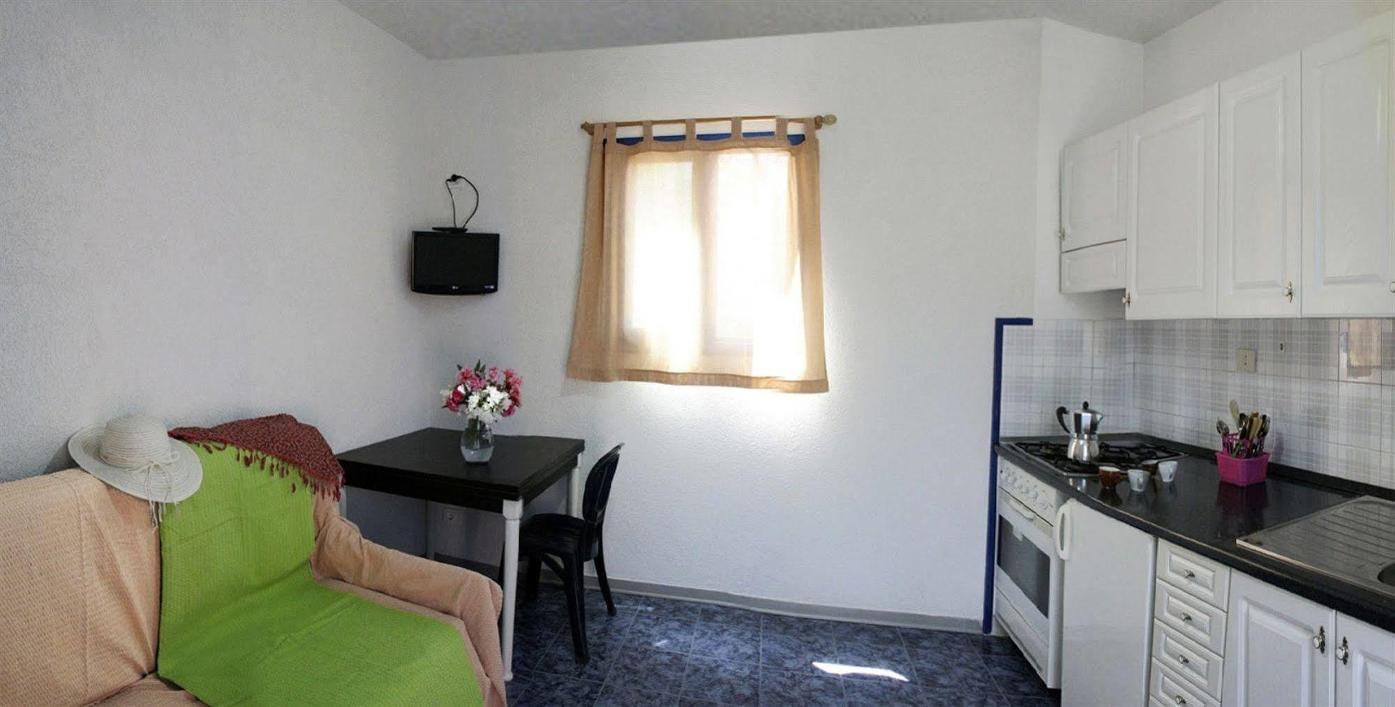 Camping Villaggio Lamaforca Торре-Санта-Сабіна Екстер'єр фото