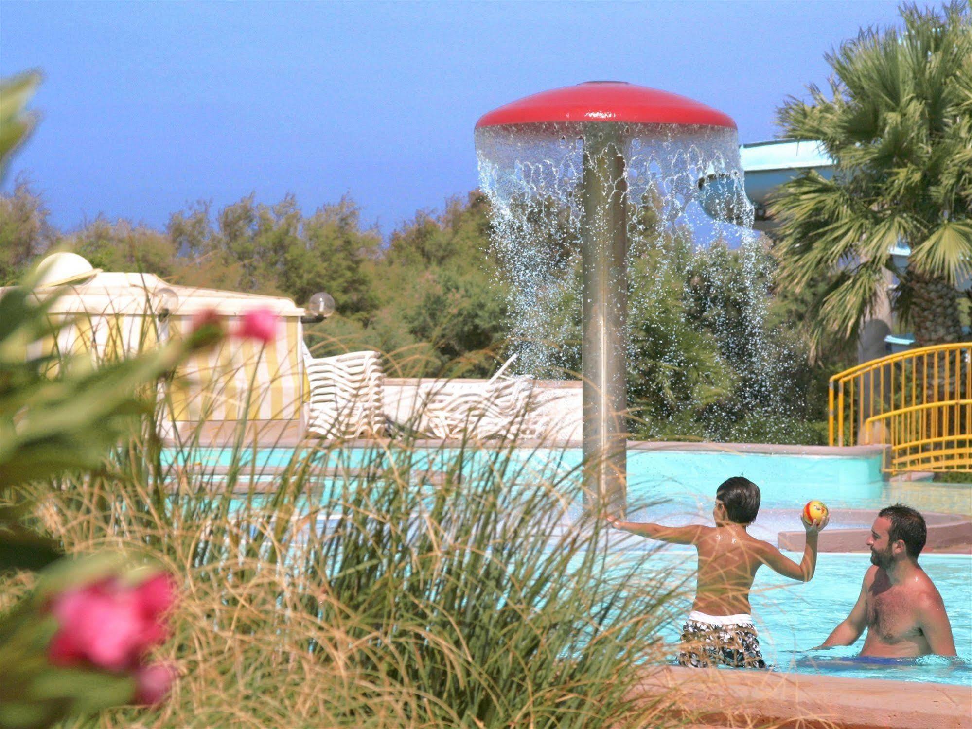 Camping Villaggio Lamaforca Торре-Санта-Сабіна Екстер'єр фото