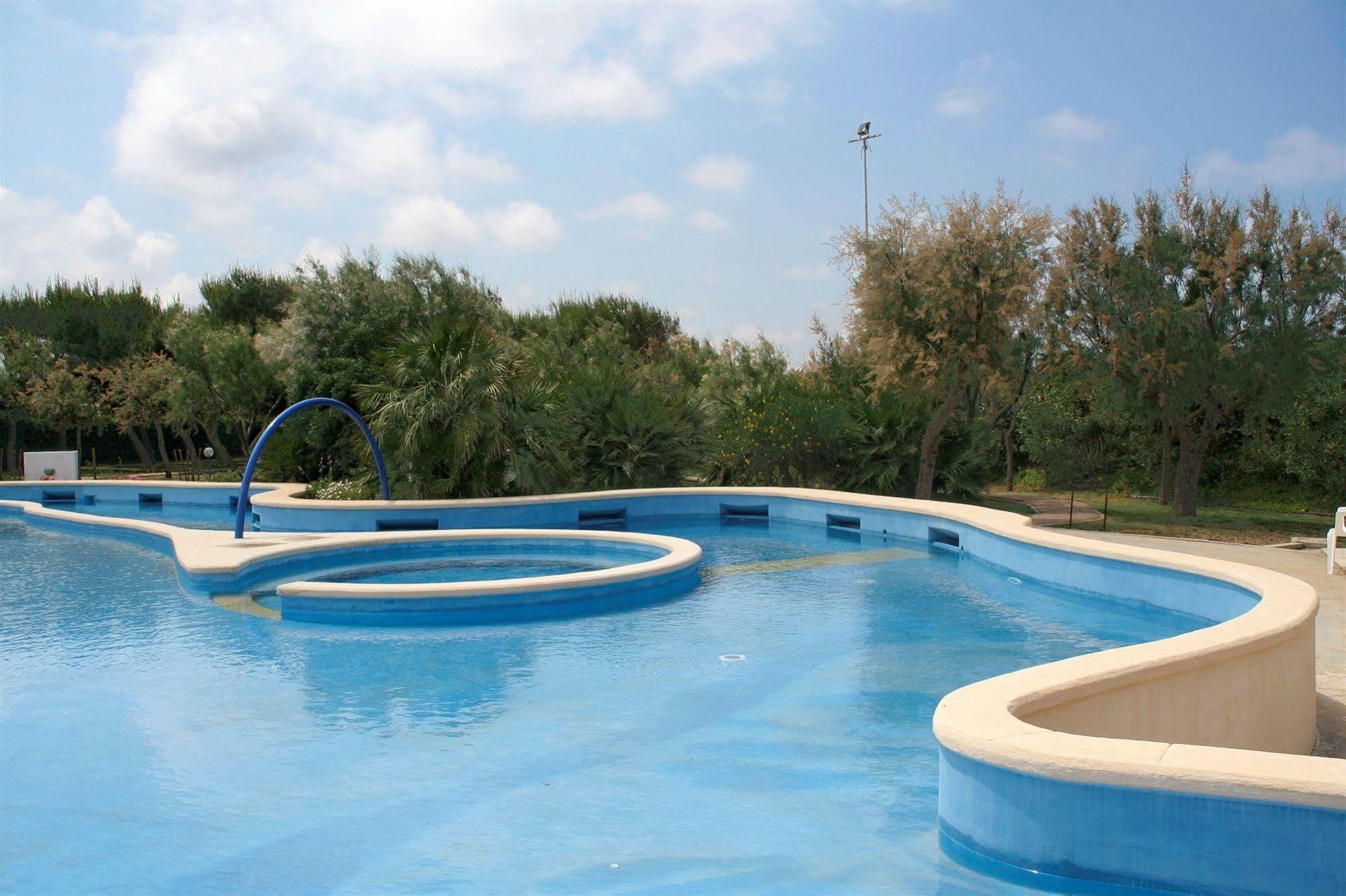 Camping Villaggio Lamaforca Торре-Санта-Сабіна Екстер'єр фото