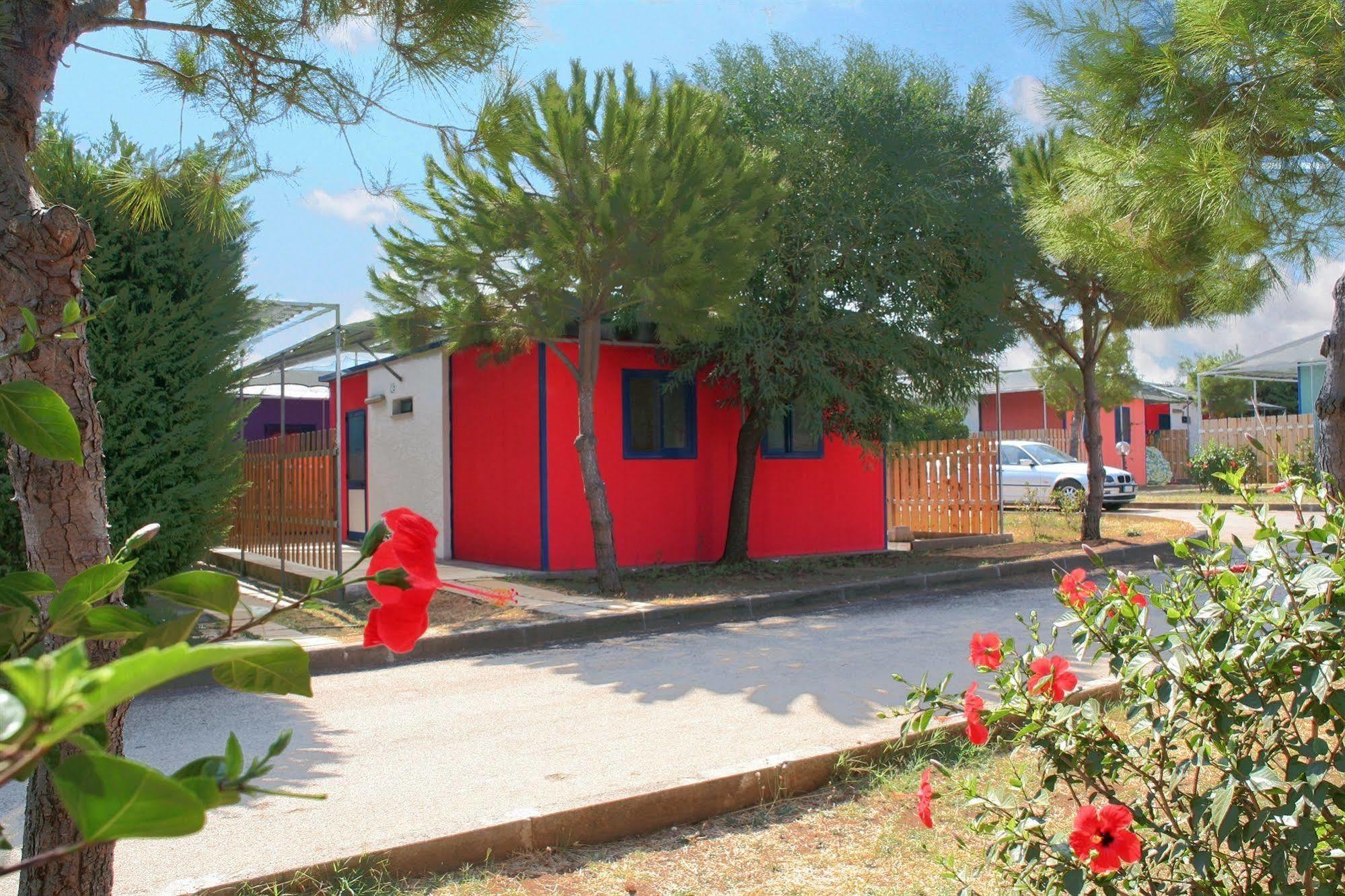 Camping Villaggio Lamaforca Торре-Санта-Сабіна Екстер'єр фото
